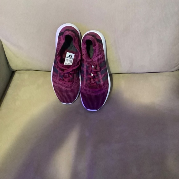 Sneakers - Picture 9 of 10